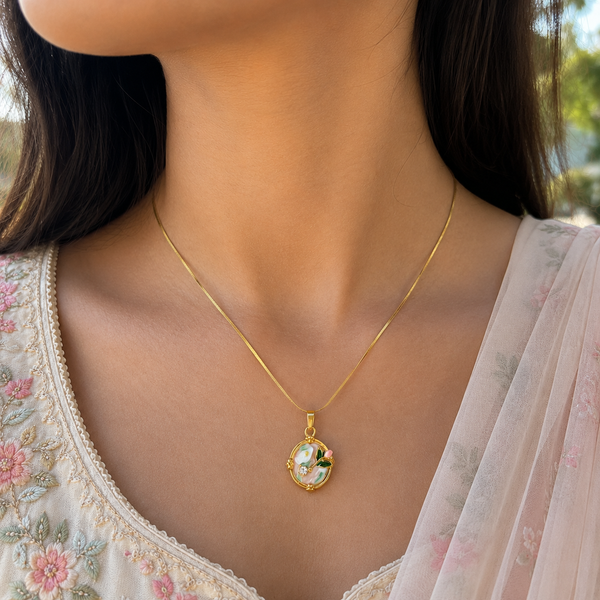 Priva Resin ArtGold Pendant Necklace